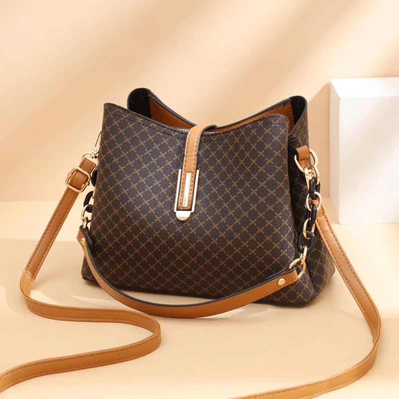 Bolsa Tassel Feminina: Versatilidade e Espaço