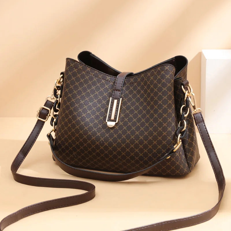Bolsa Tassel Feminina: Versatilidade e Espaço