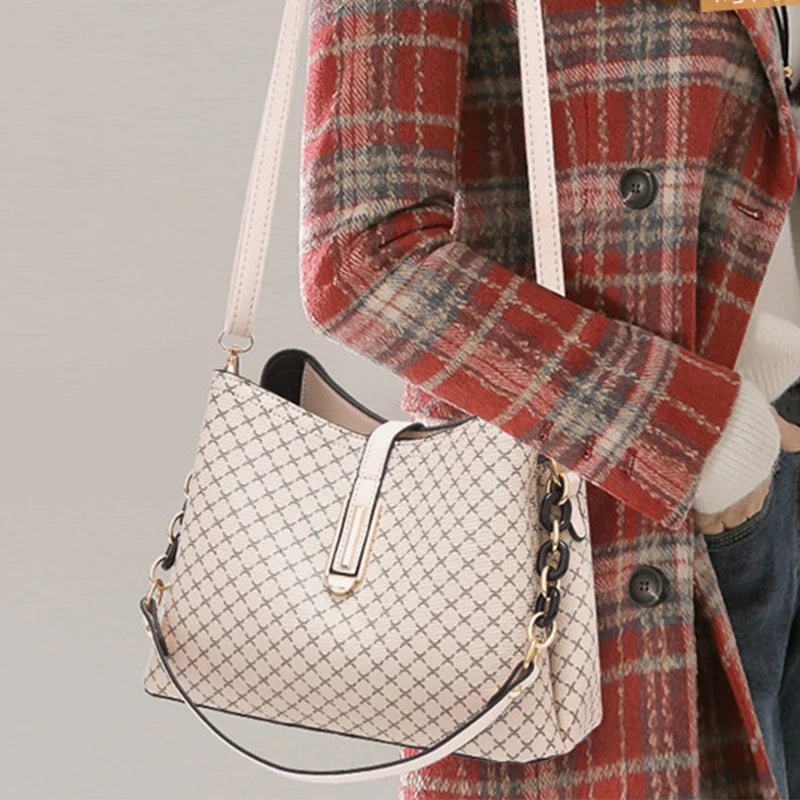 Bolsa Tassel Feminina: Versatilidade e Espaço