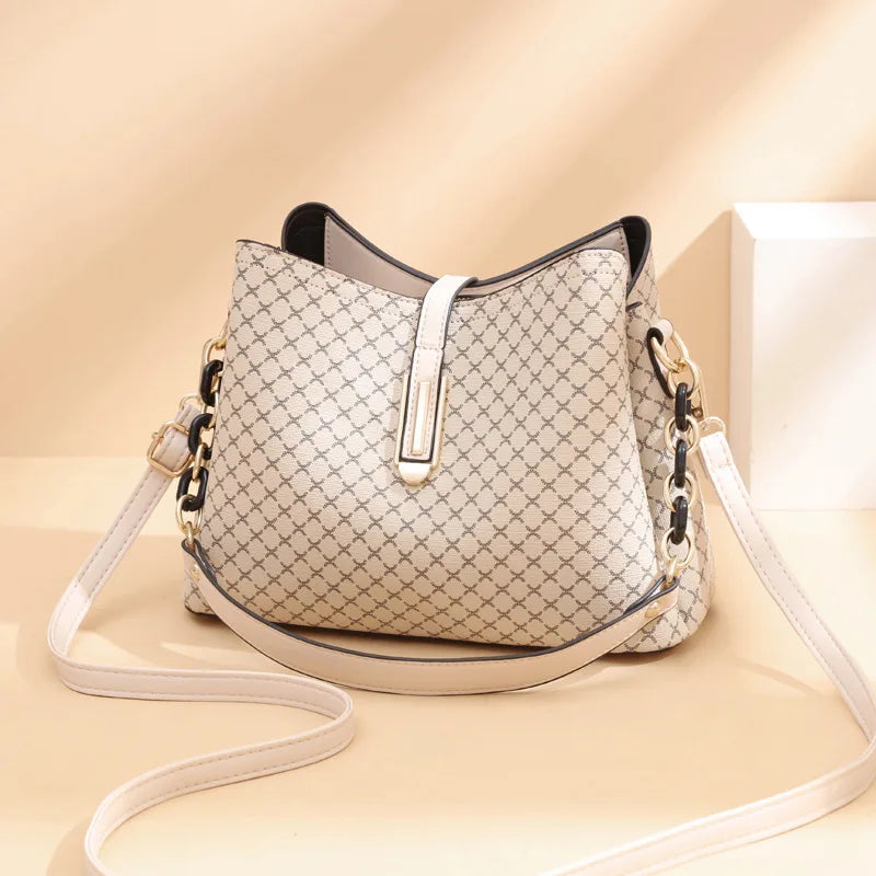 Bolsa Tassel Feminina: Versatilidade e Espaço